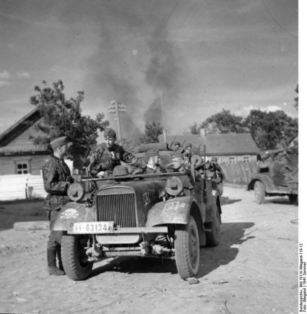Russia, men of the SS Totenkopf Division with cars. By Federal Archives CC BY-SA 3.0 de
