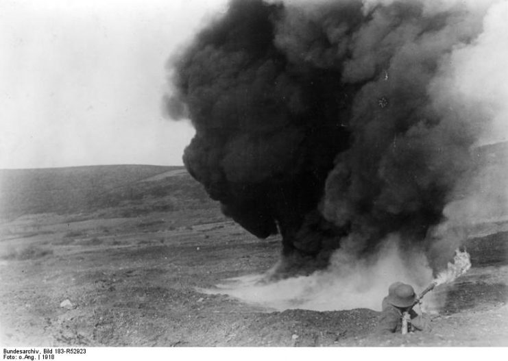 A flamethrower attack from the trench 1918. By Bundesarchiv Bild CC-BY-SA 3.0