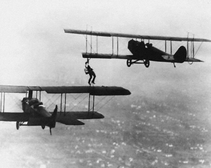 The first successful transfer of fuel in mid-air. On November 12, 1921