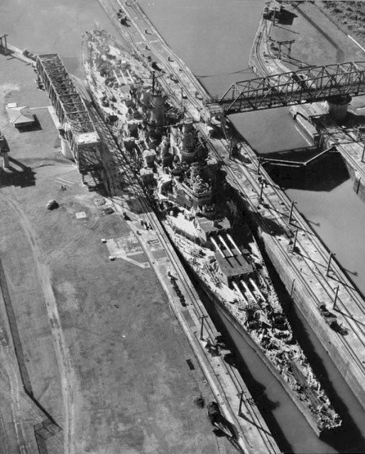 Missouri moves through the Panama Canal en route to the United States in October 1945.