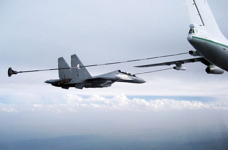 Algerian Air Force Su-30MKA refueled by Il-78 Midas. By Soulaho CC BY-SA 3.0