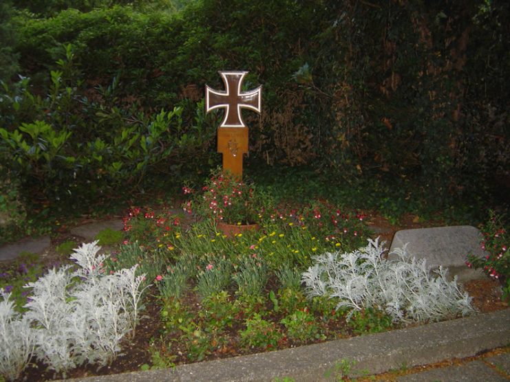 Rommel’s Grave in the cemetery of Herrlingen. By Tatjana8047 CC BY-SA 3.0