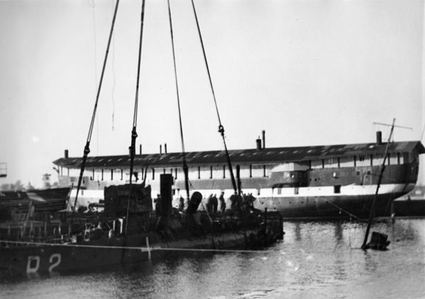 Salvaging of torpedo boat Makrelen, sunken on 29 August 1943