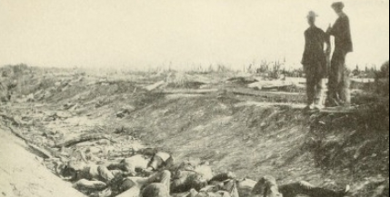 “Bloody Lane” in the sunken road after the Battle of Antietam, 1862. General D. H. Hill’s Confederate troops received multiple assaults and an enfilading fire from several Union divisions leaving this bloody scene.