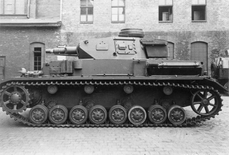 The short-barreled Panzer IV Ausf. F1. Bundesarchiv, Bild 146-1979Anh.-001-10 CC-BY-SA 3.0