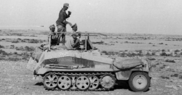 Rommel in a Sd.Kfz. 250/3Bundesarchiv, Bild CC-BY-SA 3.0