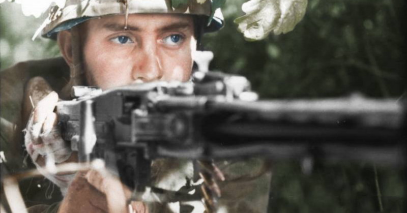 Paratrooper in position with a MG 42 Machine gun. By Bundesarchiv Bild CC BY-SA 4.0