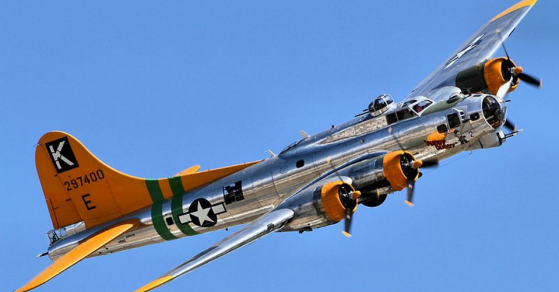 B17 Flying Fortress - Chino Airshow 2014. By Airwolfhound CC BY-SA 2.0