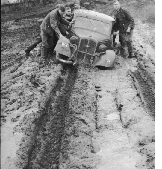 German vehicle bogged down Soviet Winter 1941. By Bundesarchiv Bild CC BY-SA 3.0