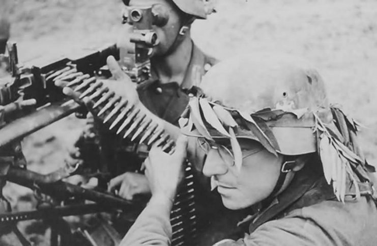 Wehrmacht troops MG 34 post with Zieloptik