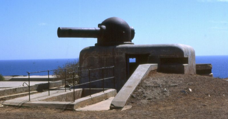 Rangefinder of the French coastal battery of 240 mm from the Danton-class pre-dreadnoughts, at Gorée Island, Dakar. By gbaku CC BY-SA 2.0
