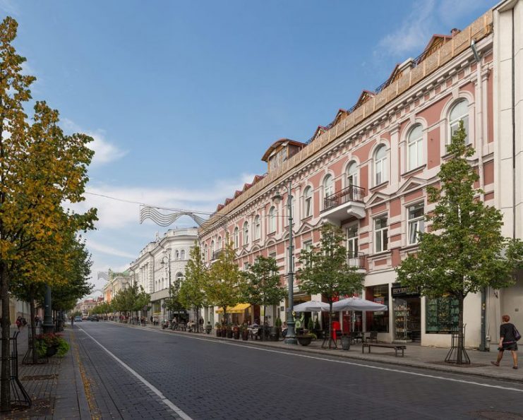 Vilnius, Lithuania: bike lane. Photo: Diliff / CC BY-SA 3.0