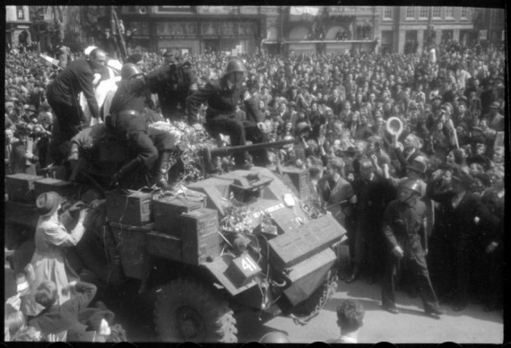 The arrival of the British on the Dam, Amsterdam, May 7, 1945. Photo: IISG CC BY-SA 2.0