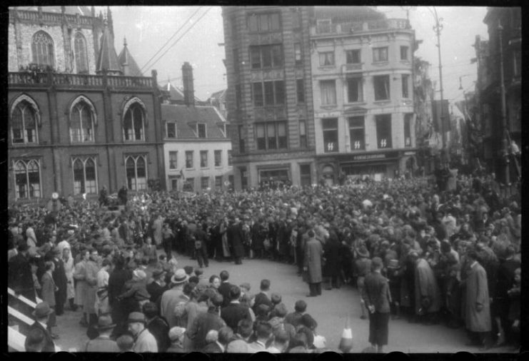 The arrival of the British on the Dam, Amsterdam, May 7, 1945. Photo: IISG CC BY-SA 2.0