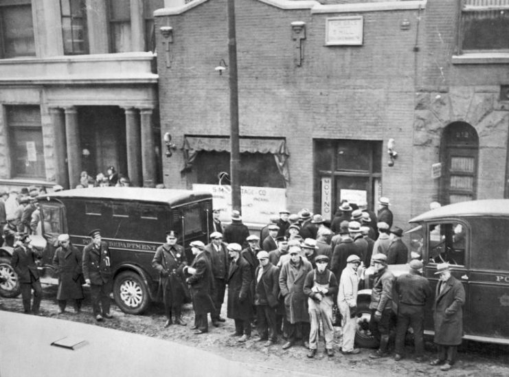A photo from the Chicago History Museum shows police and people in front of the S.M.C. Cartage Co. garage on North Clark in Chicago on Feb. 14, 1929 following the St. Valentine’s Day massacre. Photo: Rogelio A. Galaviz C. CC BY-NC 2.0