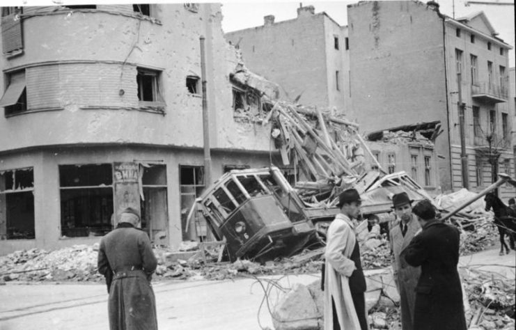 Bomb-damaged buildings in Belgrade, April 1941.Photo: Bundesarchiv, Bild 141-1005 CC-BY-SA 3.0