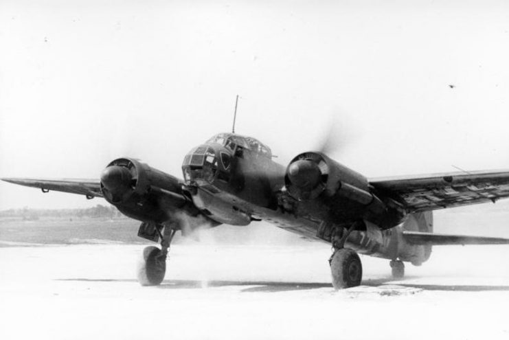 Ju 88 preparing for take off. Photo: Bundesarchiv, Bild 101I-421-2069-14 / Ketelhohn (t) / CC-BY-SA 3.0