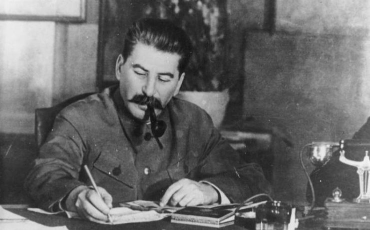Josef Stalin. By Bundesarchiv – CC BY-SA 3.0 de