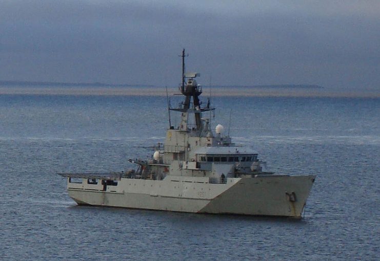 HMS Clyde at anchor in Fox Bay, West Falkland.Photo: Guruchris CC BY-SA 3.0