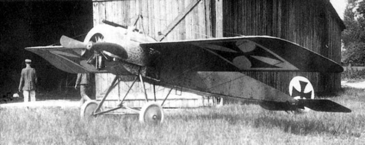 Leutnant Kurt Wintgens’ “E.5/15” Eindecker, the first fighter aircraft to use a synchronized machine gun to shoot down an opposing aircraft, as it appeared for the July 1st engagement