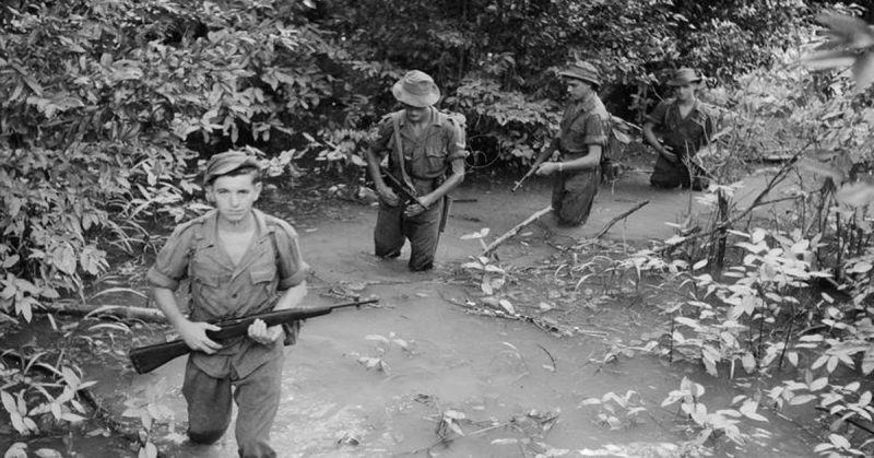King's Own Yorkshire Light Infantry moving up a stream in the Malayan jungle © IWM (BF 10387)