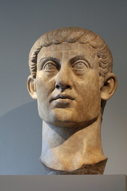 Colossal head of Constantine. Photo: katie chao and ben muessig / CC BY-SA 2.0.