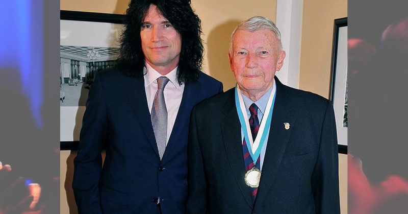 Tommy Thayer, lead guitarist for the rock band KISS, shares a moment with his father, 91-year old Brig. Gen. (Oregon State Defense Force) James B. Thayer. Photo: oregonmildep CC BY 2.0