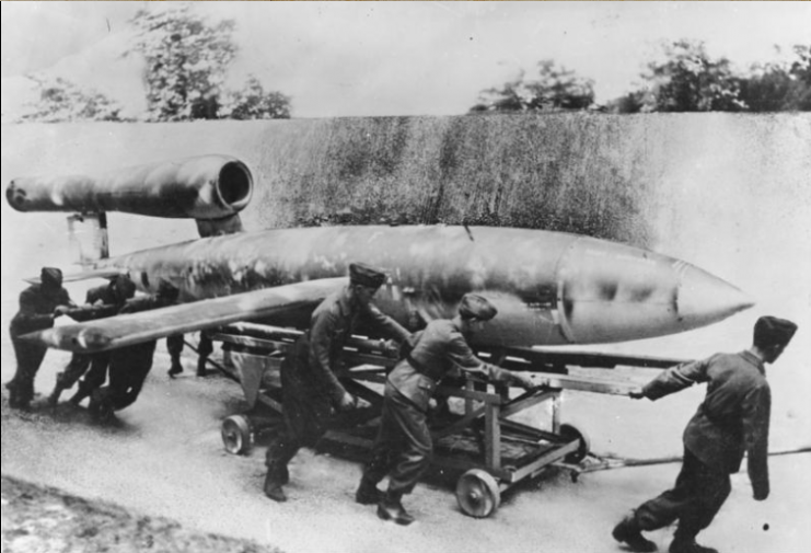 A German crew rolls out a V-1.Photo: Bundesarchiv, Bild 146-1975-117-26 / Lysiak / CC-BY-SA 3.0