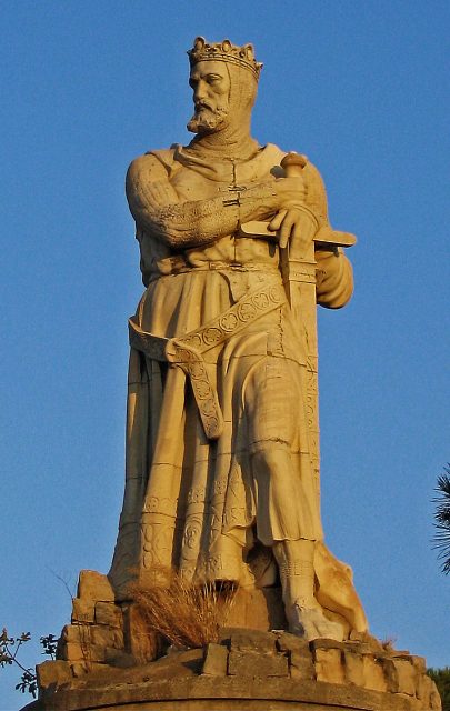 Statue of Alfonso I, The Battler, in the Grande José Antonio Labordeta Park of Zaragoza.