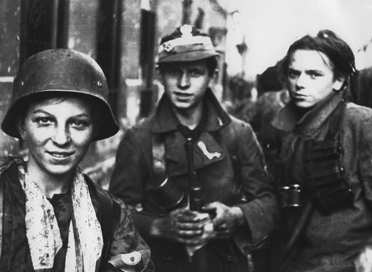 Tadeusz Rajszczak “Maszynka” (left) and two other young soldiers from “Miotła” Battalion, September 2, 1944.