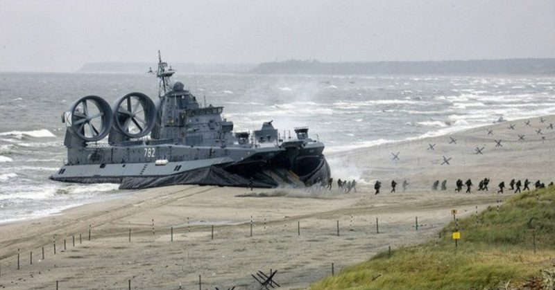 A Russian navy Landing Craft Zubr class, an example of a large armed military hovercraft. Photo: Kremlin.ru / CC-BY-SA 4.0