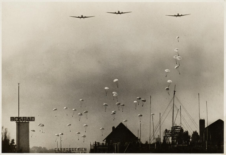 May 10, 1940, German paratroopers above the neighborhood of Bezuidenhout in The Hague