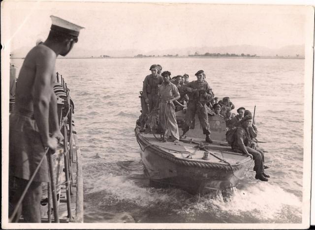 44 RM Commando on policing patrol.Photo: Commando Veterans Archive CC BY-NC-ND 4.0