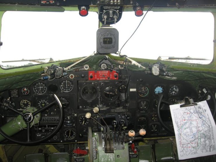 Douglas DC-3.The view inside the cockpit.Photo: Timitrius CC BY-SA 2.0