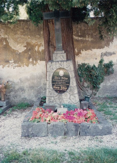 The graves of Alois and Klara Hitler in the cemetery at Leonding near Linz (photographed in the mid-1980s). Photo: Kim Traynor CC BY-SA 3.0