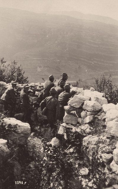 WWI – Monte Corno – Italian Alpini in the frontline trenches.Photo: Noclador CC BY 2.5