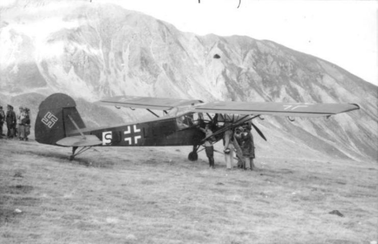 Fieseler Fi 156 Storch used to rescue Mussolini.Photo: Bundesarchiv, Bild 101I-567-1503C-04 / Toni Schneiders / CC-BY-SA 3.0