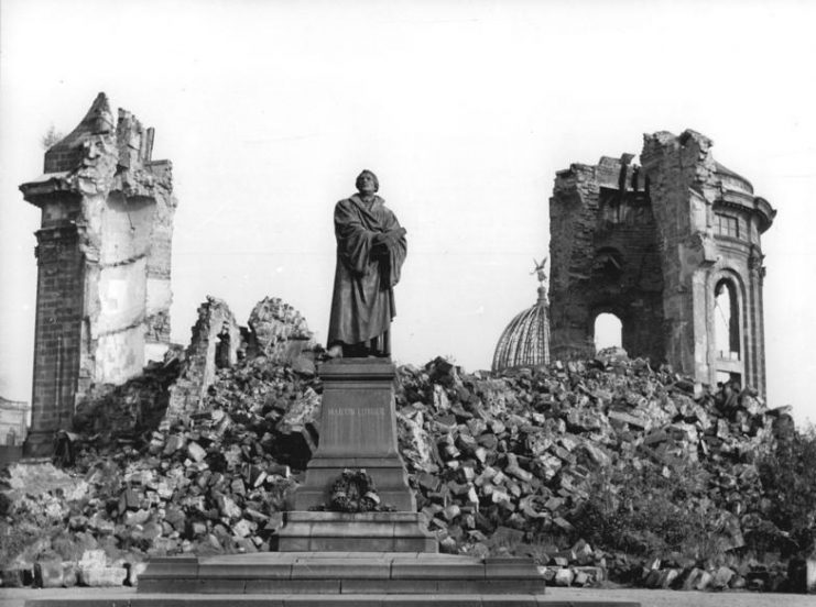 Frauenkirche ruins with a figure of Martin Luther that survived the bombings.Photo: Bundesarchiv, Bild 183-60015-0002 / Giso Löwe / CC-BY-SA 3.0