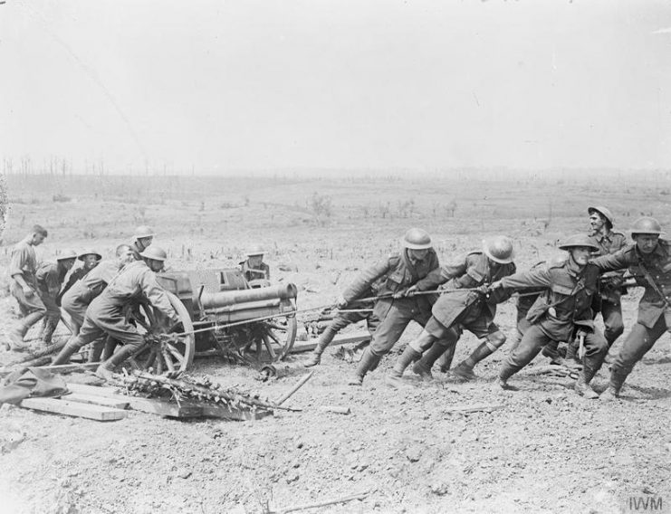 Captured German field gun 7.7 cm FK 96 n.A. near Wytschaete.