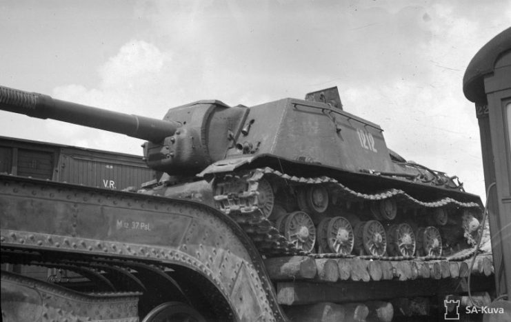 Captured ISU152 code 1212 Finland 1944