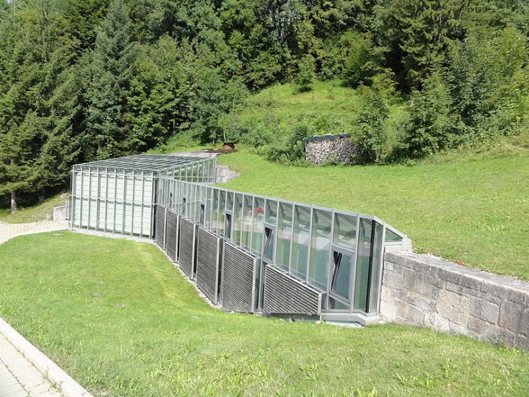 Connection building (with exhibition) to the bunker facility