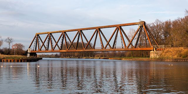Railway bridge running across the Dortmund-Ems Canal