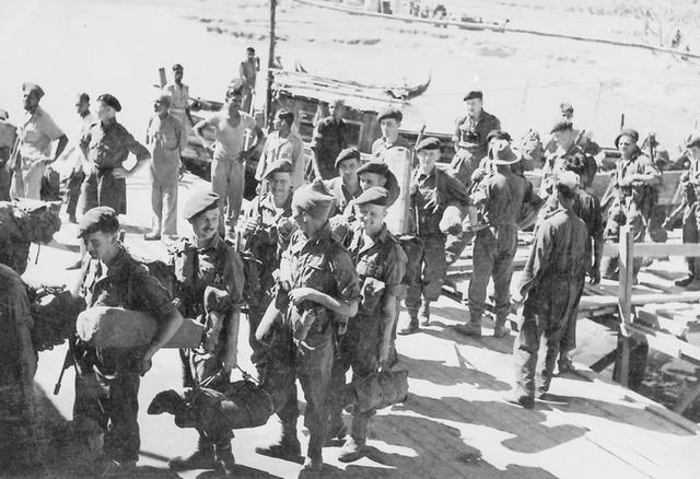 Embarking at Nhila for St Martin’s Island.Photo: Commando Veterans Archive CC BY-NC-ND 4.0.