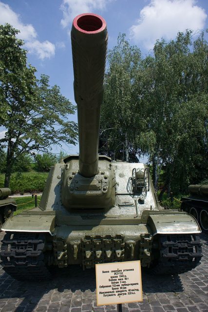 Front view of ISU-152.Photo Petar Milošević CC BY-SA 3.0