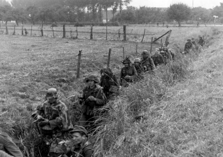 German soldiers in the trenches at Arnhem.Photo:BundesarchivBild 183-S73822/CC-BY-SA 3.0