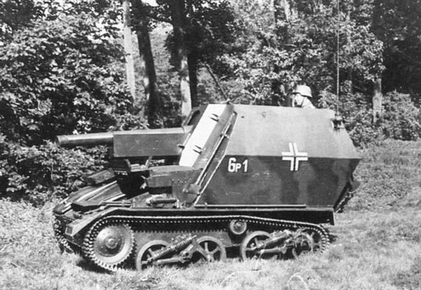 Light Tank Mk.VI chassis with a German 10.5 cm leFH 16 howitzer mounted