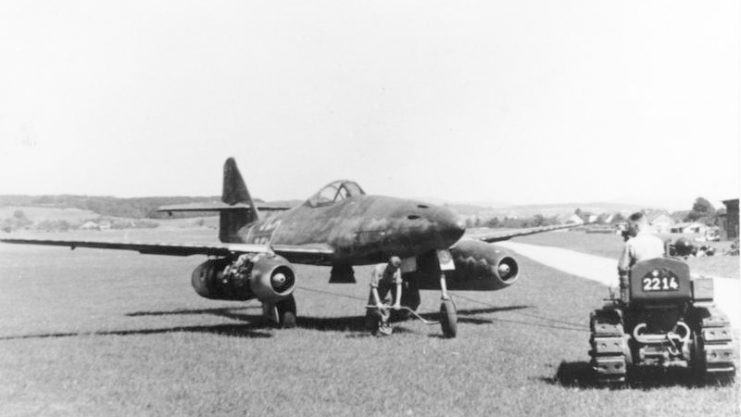 Me 262 A in 1945 Bundesarchiv, Bild 141-2497 CC-BY-SA 3.0.