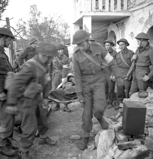 Stretcher bearers evacuating casualties. Photo: BiblioArchives CC BY 2.0