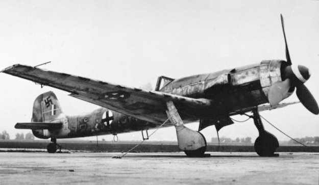 Ta 152H, unknown date. The greatly extended wing is clearly evident in this image.