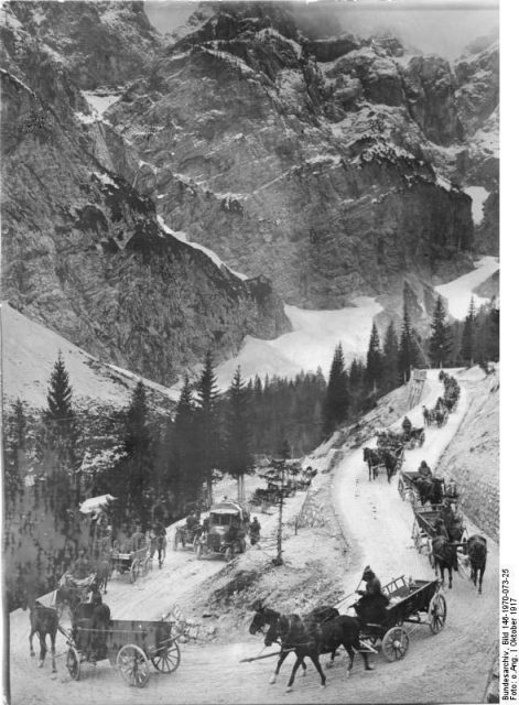 The Austro-Hungarian supply line over the Vršič pass.Photo: Bundesarchiv, Bild 146-1970-073-25 CC-BY-SA 3.0